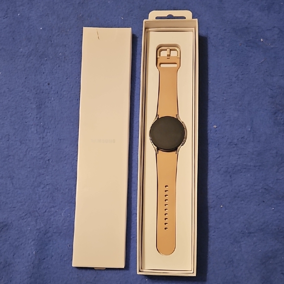 Samsung Galaxy Watch 5 - Picture 1 of 8